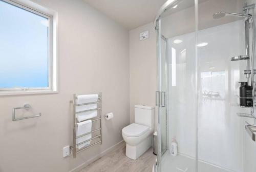 Remarkable VIEWS 2 Bedrooms & BIG DECK - image 9