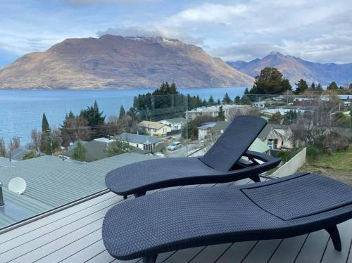 Remarkable VIEWS 2 Bedrooms & BIG DECK - image 8