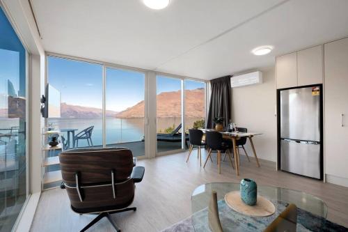 Spectacular VIEWS 2 Bedrooms & BIG DECK - main image