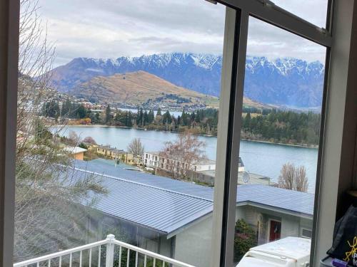 Spectacular VIEWS 2 Bedrooms & BIG DECK - image 7