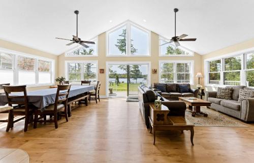 Hawks Haven - Spacious Lakefront Home with Firepit Near South Haven in Lacota