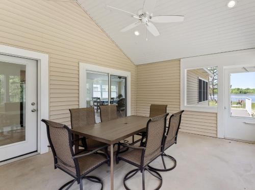 Hawks Haven - Spacious Lakefront Home with Firepit Near South Haven in Lacota