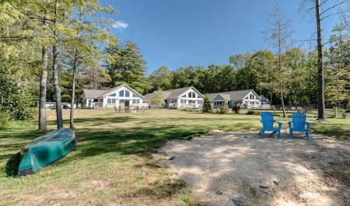 Kert, Hawks Haven - Spacious Lakefront Home with Firepit Near South Haven in Lacota