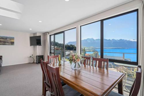 Quiet Home with Stunning Lake & Mountain Views - image 4