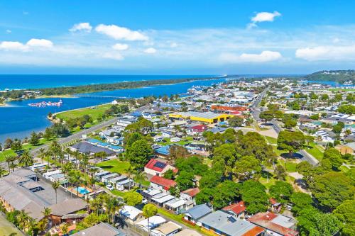 Vista exterior, BIG4 Waters Edge Holiday Park in Lakes Entrance