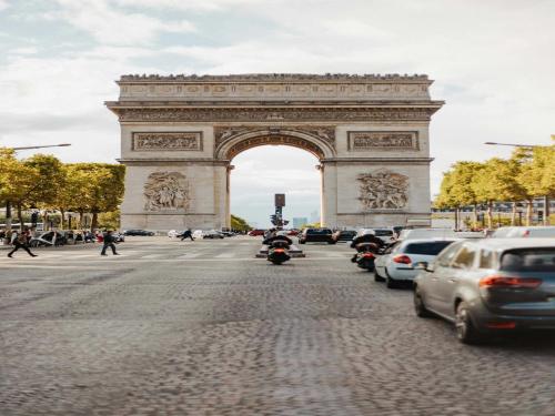 Magnificent apartment - 4BR 10P - Arc de Triomphe - image 10