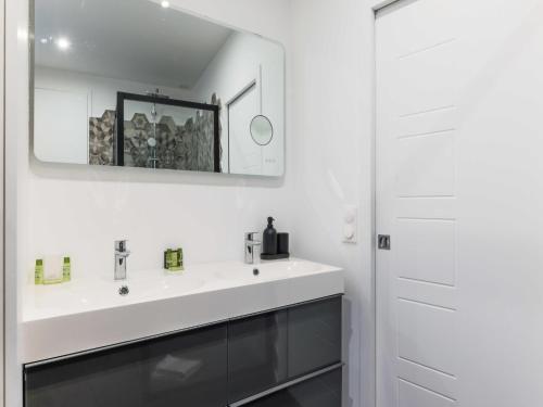 Magnificent apartment - 4BR 10P - Arc de Triomphe - image 3