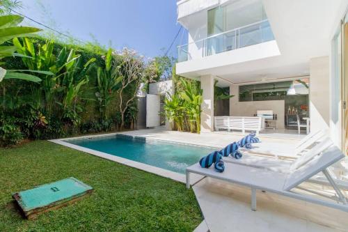 Three-Bedroom Villa image 10