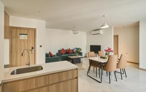 One-Bedroom Apartment - Non-Smoking image 2