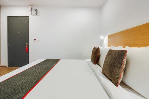 Classic Triple Room image 10