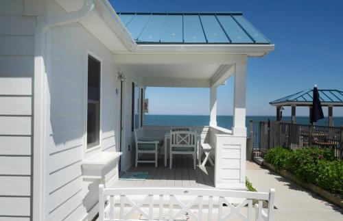 Bungalow - Water Front