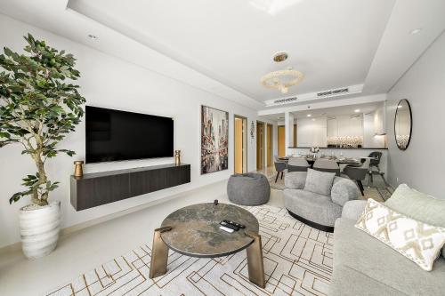 Stylish 2BR Apt in 5 Star Hotel with Burj Khalifa Views, Dubái (foto 3)
