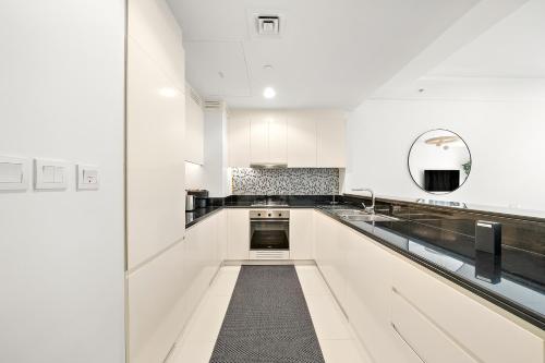 Stylish 2BR Apt in 5 Star Hotel with Burj Khalifa Views, Dubái (foto 10)