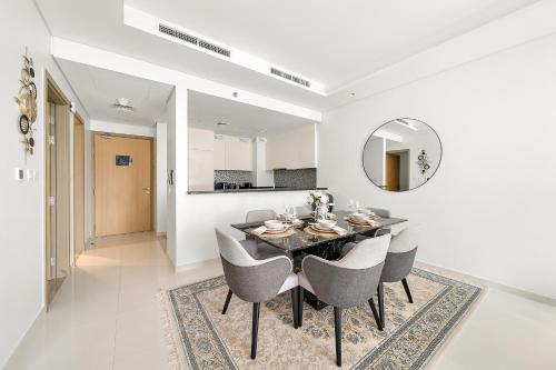 Stylish 2BR Apt in 5 Star Hotel with Burj Khalifa Views, Dubái (foto 8)