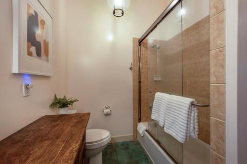 Historic Hood River Retreat with Stunning Gorge Views - Roe Parker House - image 12