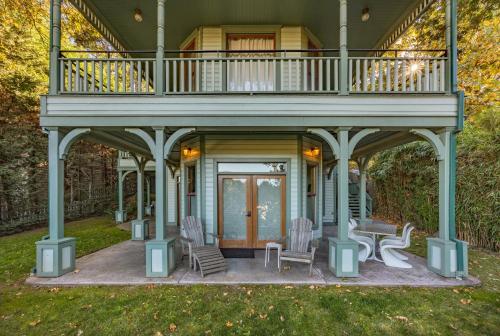 Historic Hood River Retreat with Stunning Gorge Views - Roe Parker House - image 4