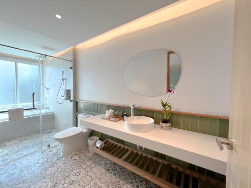 room detail thumbnail 2