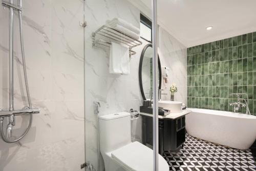 room detail thumbnail 2