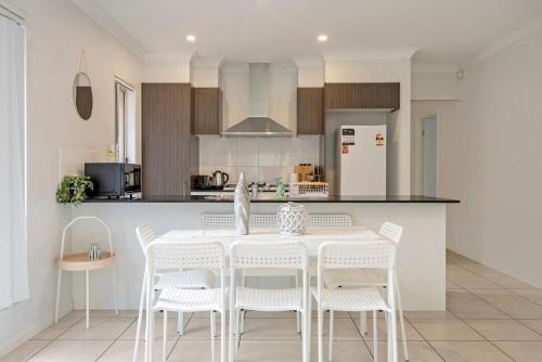 Cosy Escape Near the Parks - Gold Coast