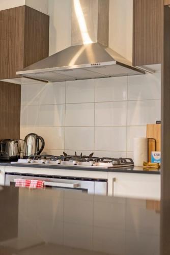 Konyha, Cosy Escape Near the Parks in Coomera