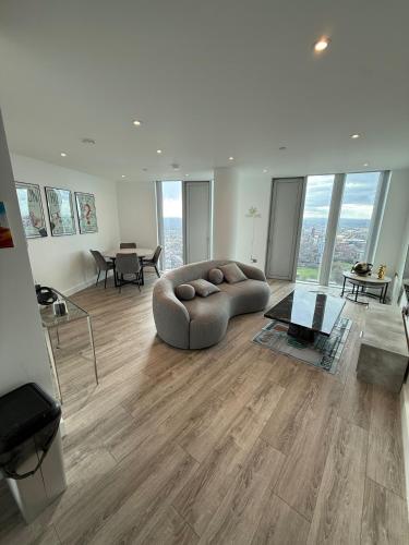 3Bed Apt Sleeps 6 - City Central with Wifi