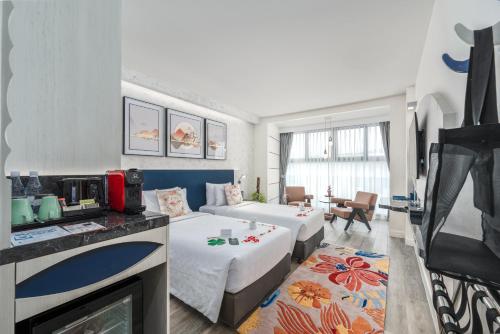 Hotel Clover Patong Phuket - SHA Plus