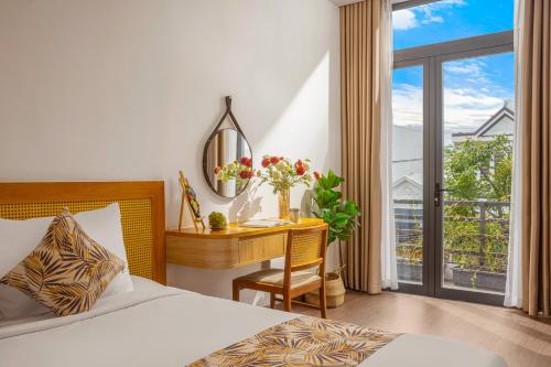King Room with Balcony room in May Home Apartment Da Nang