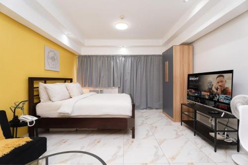 Greenbelt Makati Condo with Balcony & Park Views, Manila