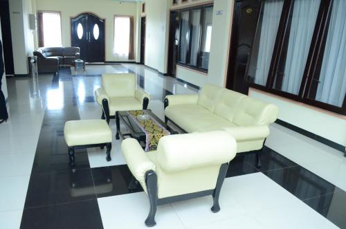 Dena Hotel in Taubneno