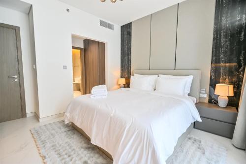 Stunning 1BR Retreat with Crystal Lagoon Views!, Dubai (photo 9)