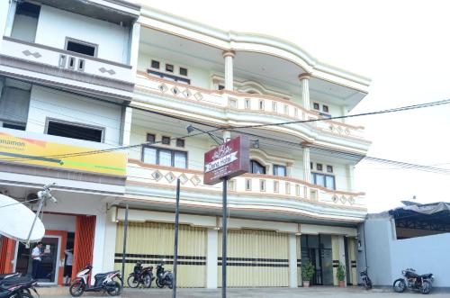 Dena Hotel in Taubneno