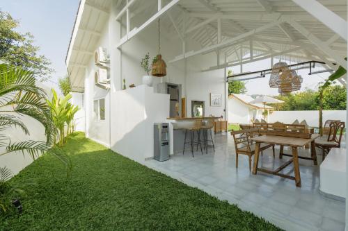 Three-Bedroom Villa image 2