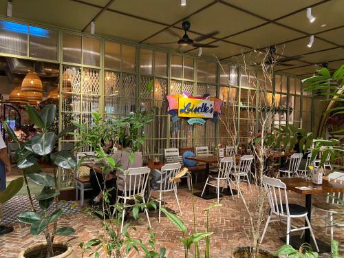 Restaurant, Arcoris Mont Kiara by MK Home in Sri Hartamas / Mont Kiara