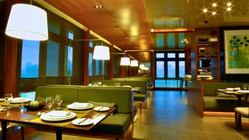 Restaurant, Emerald Palace Hotel in Nay Pyi Taw