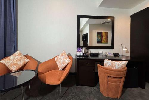 Deluxe Room Twin image 6