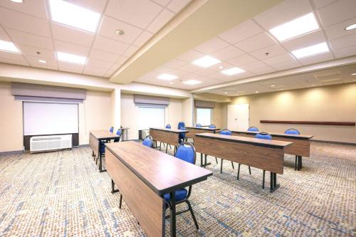 Meeting room / ballrooms, Hampton Inn Hays-North of I-70 in Hays (KS)
