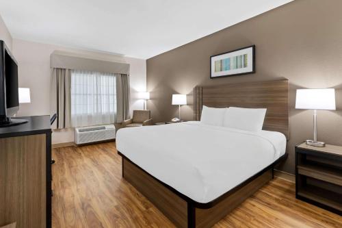 Quality Inn Fayetteville Near Historic Downtown Square