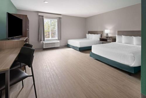 ECHO Suites Extended Stay by Wyndham Richmond West - image 7