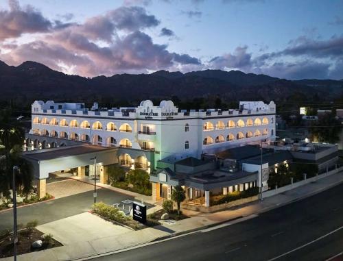 Radisson Hotel Chatsworth - image 3