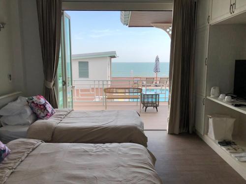 Dawn at sea Cha-am beach Dawn at sea Cha-am beach