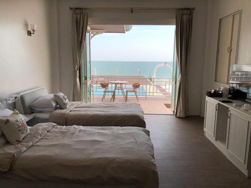 Dawn at sea Cha-am beach Dawn at sea Cha-am beach