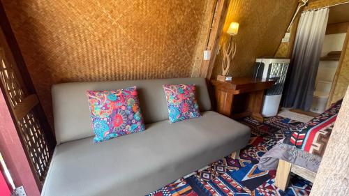 1 queen bed, 1 sofa bed