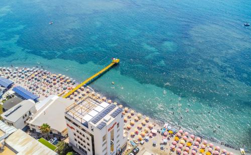 Aragosta Hotel & Restaurant