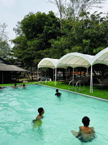 Kembara Resort, Merang