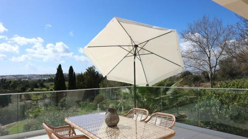 Surrounding environment, Seaside House in Caleira