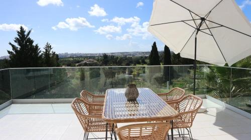 Surrounding environment, Seaside House in Caleira