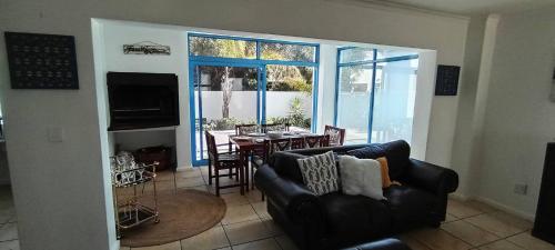 Relax in Style at La Kruger Blue Langebaans Premier Holiday Home - image 2