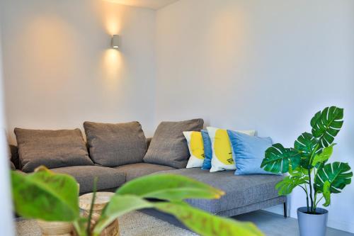 FRIDA - Saint-Tropez - 3 Bedrooms Sea View Apartment - 2 mins Walk to Port - Tap to explore photos