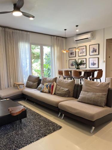 Cozy Botanical Garden House