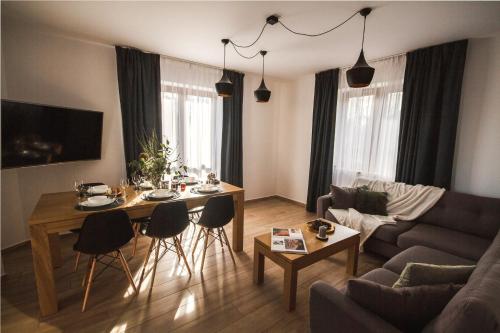 Deluxe Two-Bedroom Apartment with Fireplace, air conditioning and Balcony or Terrace image 10